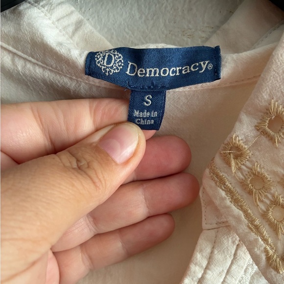Democracy Women's Beige Embroidered Button Down Shirt S - Picture 11 of 13